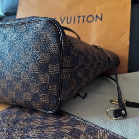 Louis Vuitton Neverfull MM - Picture 15 of 16